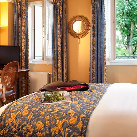 Hotel De Varenne 4*
