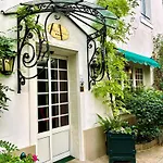 瓦伦纳酒店 4*