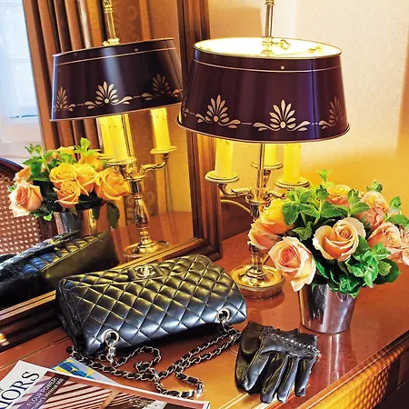 Hotel De Varenne 4*